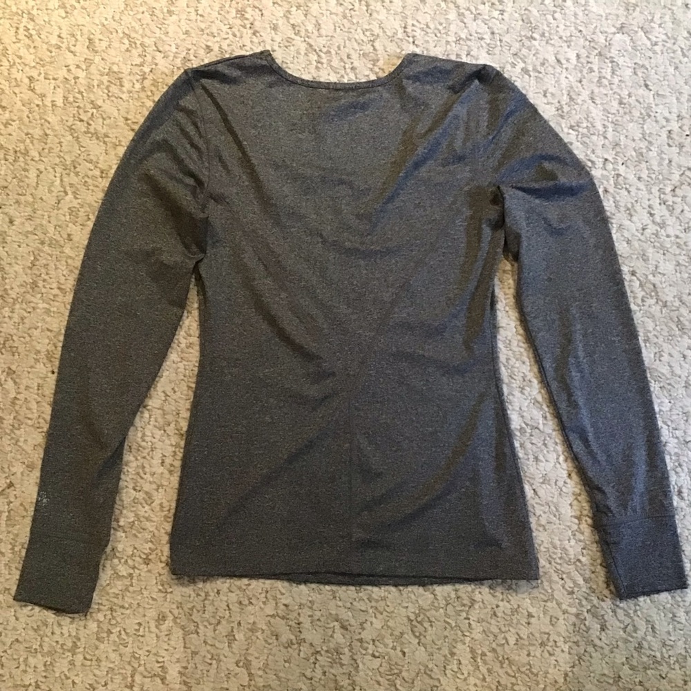 🚨5/$25 Women’s Long Sleeve Performance Tee in Charcoal Gray - Picture 2 of 7